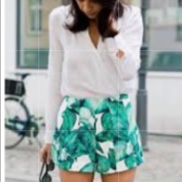 MINKPINK Pants - MINKPINK Palm fronds banana leaf shorts M